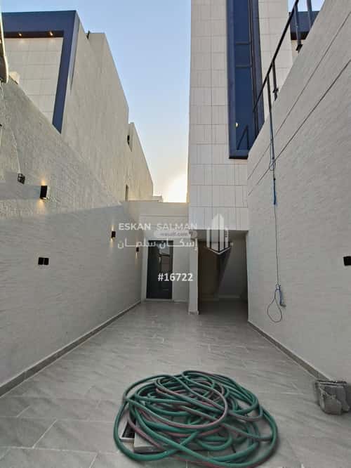 فيلا 312.5 متر مربع شمالية على شارع 18م الرمال، شرق الرياض، الرياض