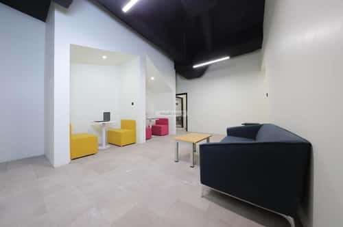 مكتب 3000 م² في الملك عبدالعزيز