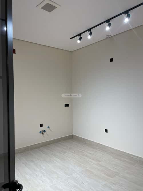 فيلا 413 متر مربع غربية على شارع 15م ظهرة العودة شرق، الدرعية