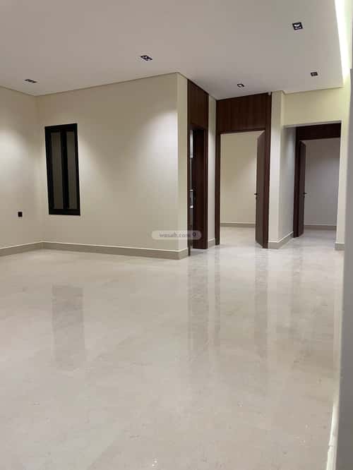 فيلا 413 متر مربع غربية على شارع 15م ظهرة العودة شرق، الدرعية