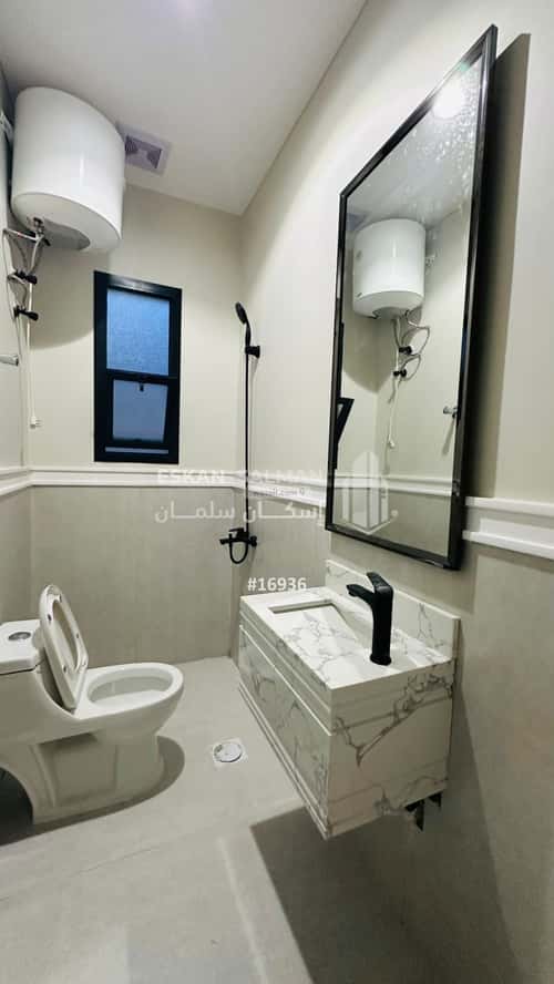 فيلا 210.5 متر مربع شرقية على شارع 24م ضاحية الملك فهد، الدمام