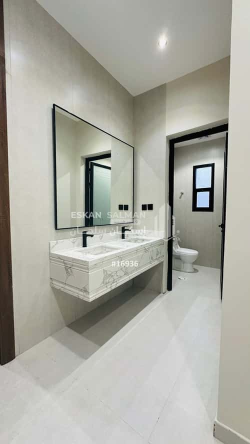 فيلا 210.5 متر مربع شرقية على شارع 24م ضاحية الملك فهد، الدمام