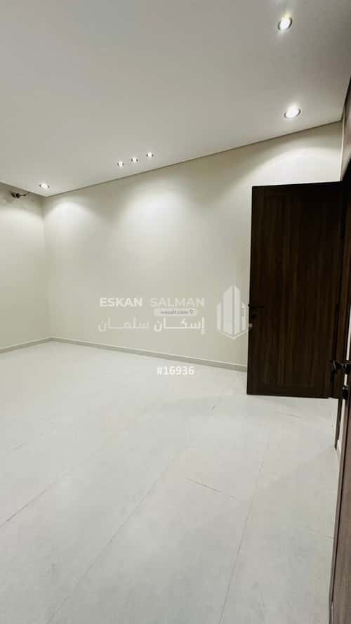 فيلا 210.5 متر مربع شرقية على شارع 24م ضاحية الملك فهد، الدمام