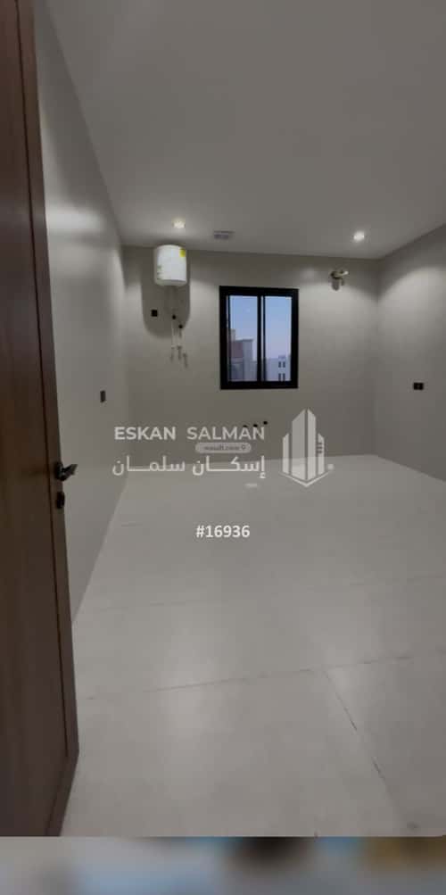 فيلا 210.5 متر مربع شرقية على شارع 24م ضاحية الملك فهد، الدمام