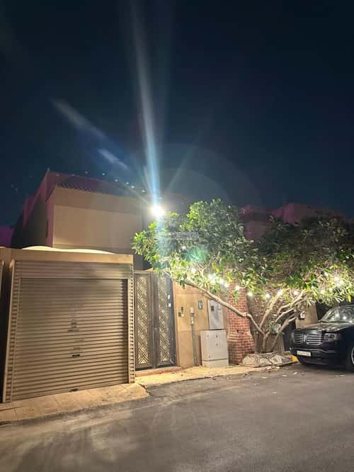 فيلا 390 متر مربع غربية على شارع 15م الصحافة، شمال الرياض، الرياض