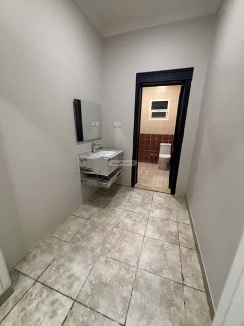 Floor 450 SQM with 5 Bedrooms Qurtubah, East Riyadh, Riyadh