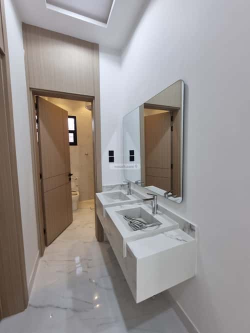 فيلا 221.85 متر مربع شرقية على شارع 20م عكاظ، جنوب الرياض، الرياض