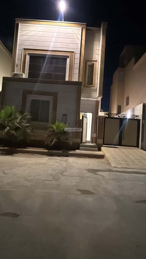 Villa 450 SQM Facing East with 5 Bedrooms Al-Mahdiyah, West Riyadh, Riyadh