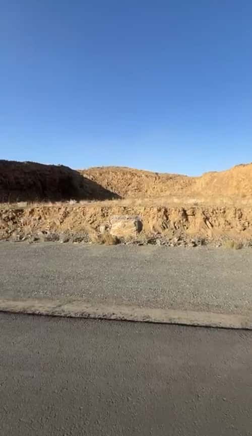 أرض 367.5 متر مربع جنوبية على شارع 20م النرجس، أبها