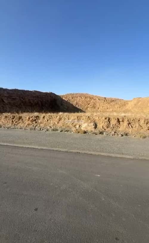 أرض 367.5 متر مربع جنوبية على شارع 20م النرجس، أبها