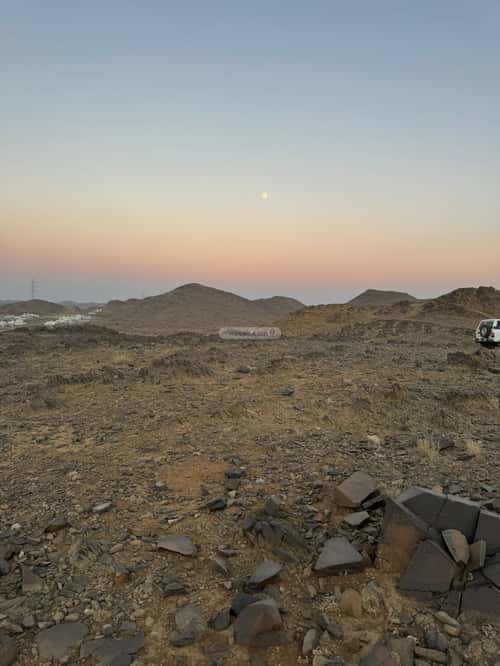 أرض 650 متر مربع غربية على شارع 15م الزين، أبها