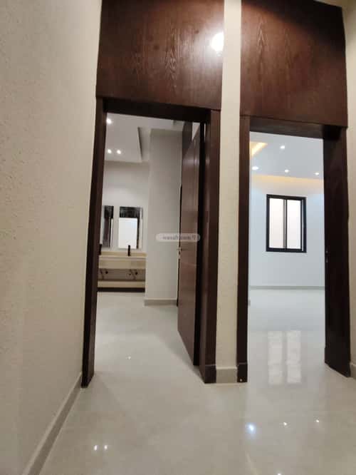 Floor 242 SQM with 5 Bedrooms Al- Nadwah, East Riyadh, Riyadh