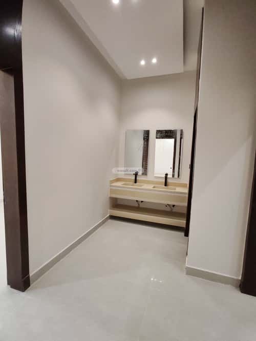 Floor 242.13 SQM with 5 Bedrooms Al- Nadwah, East Riyadh, Riyadh