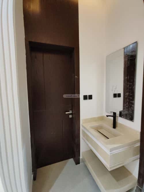 Floor 242 SQM with 5 Bedrooms Al- Nadwah, East Riyadh, Riyadh