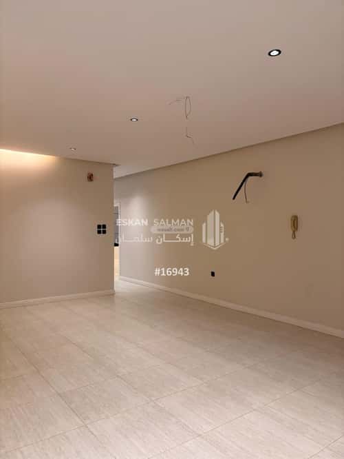 Floor 268 SQM with 6 bedrooms الخالدية، الطائف