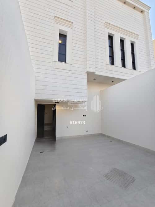 فيلا 291.58 متر مربع غربية على شارع 10م عكاظ، جنوب الرياض، الرياض