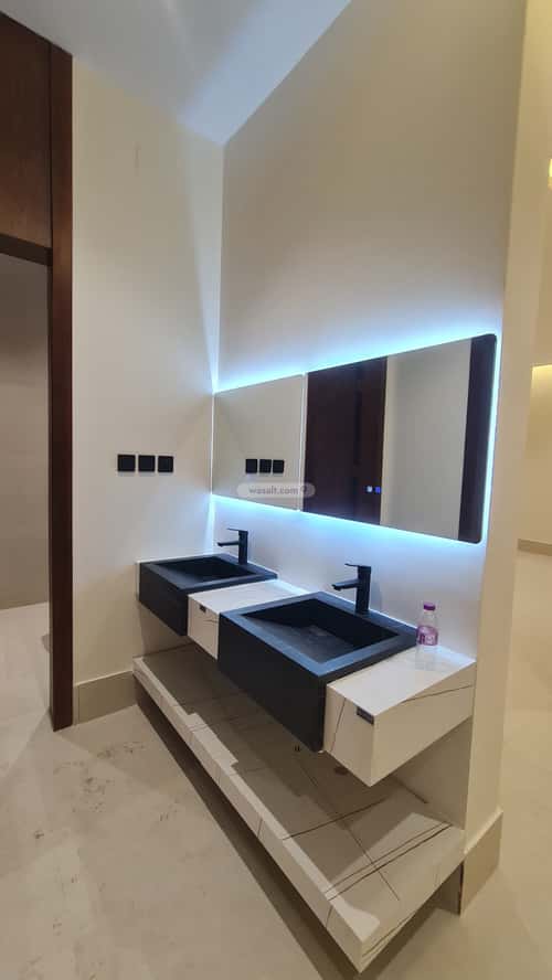 فيلا 518.3 متر مربع شرقية على شارع 15م الظرفة، خميس مشيط