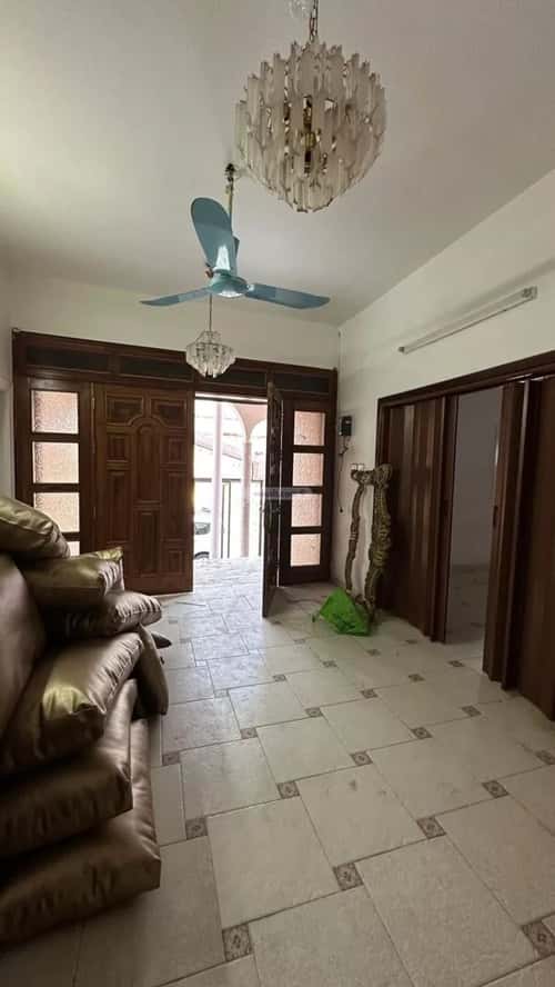 فيلا 339.39 متر مربع شمالية على شارع 12م السداد، الطائف