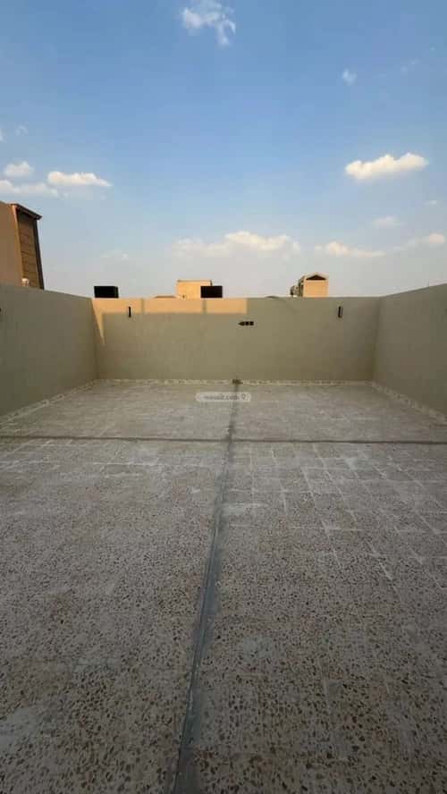 فيلا 300 متر مربع شرقية على شارع 18م العوالي، غرب الرياض، الرياض