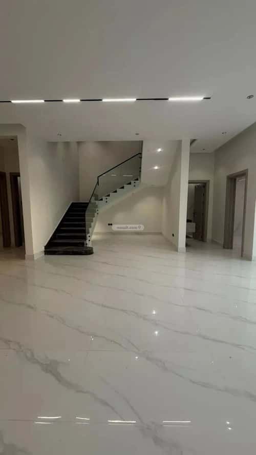 فيلا 300 متر مربع شرقية على شارع 18م العوالي، غرب الرياض، الرياض