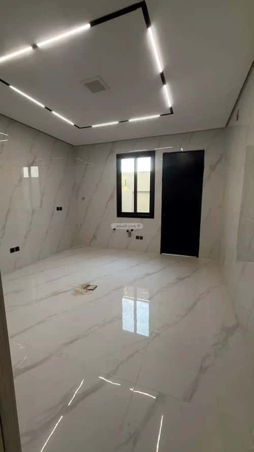 فيلا 300 متر مربع شرقية على شارع 18م العوالي، غرب الرياض، الرياض