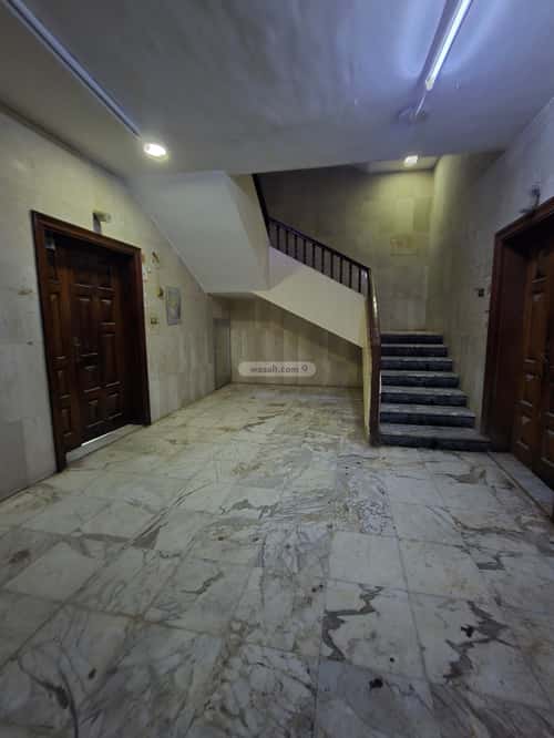 Building 625 SQM with 3 Floors Facing South Al Azizeyyah, North Jeddah, Jeddah
