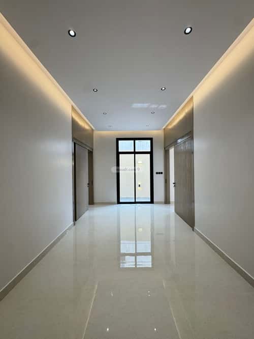 Villa 289 SQM with 1 Apartment Facing East Al-Khaleej, East Riyadh, Riyadh