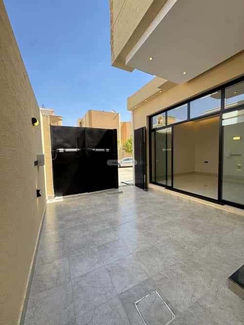 Villa 289 SQM with 1 Apartment Facing East Al-Khaleej, East Riyadh, Riyadh