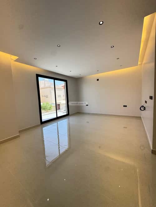 Villa 289 SQM with 1 Apartment Facing East Al-Khaleej, East Riyadh, Riyadh
