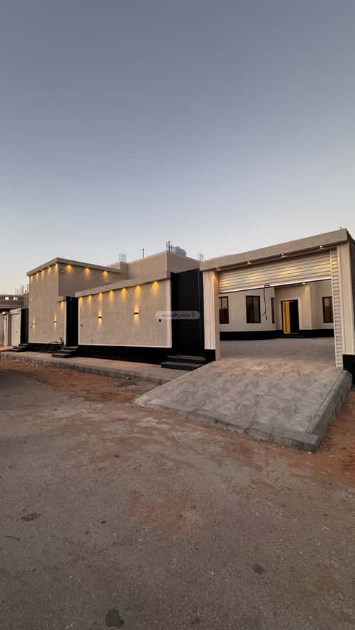 Floor 525 SQM with 3 Bedrooms As Safa, Eanizah