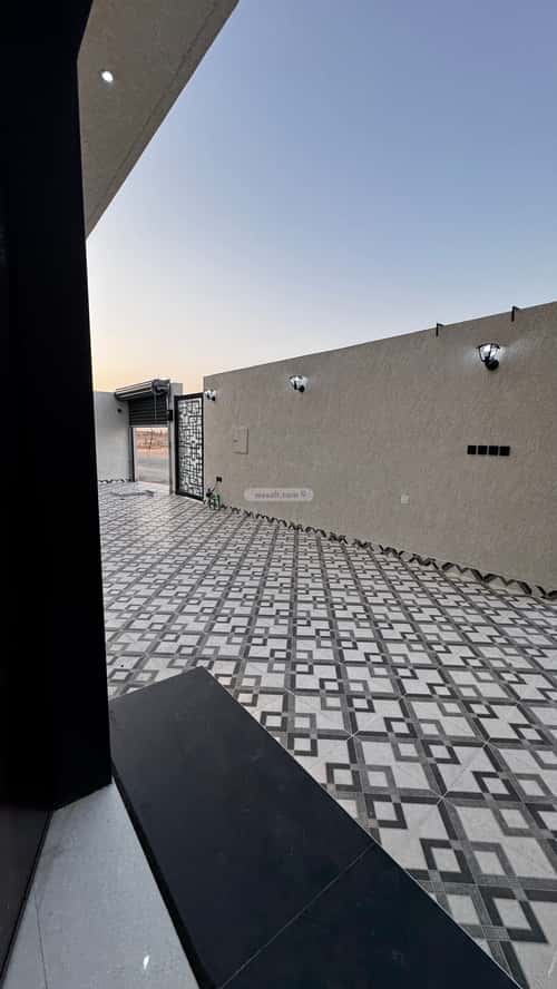 Floor 500 SQM with 3 Bedrooms As Safa, Eanizah