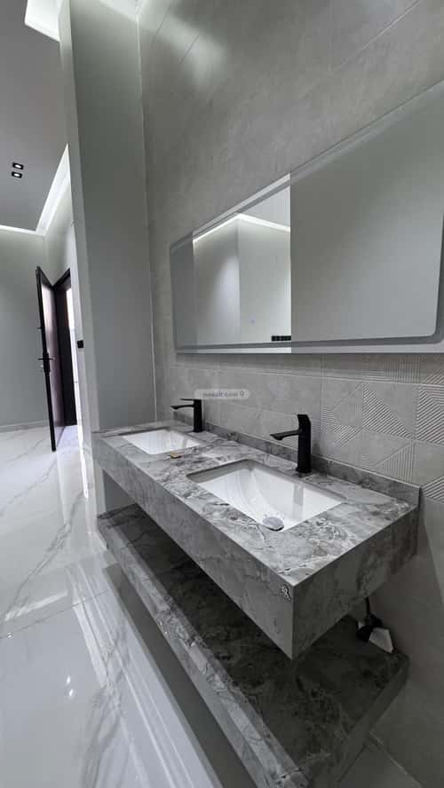 Floor 500 SQM with 3 Bedrooms As Safa, Eanizah