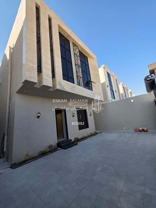 فيلا 305 متر مربع شمالية على شارع 12م الرحاب، الطائف