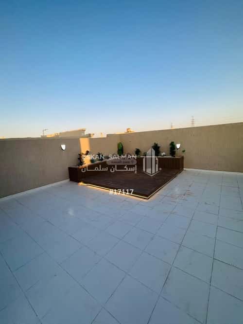 فيلا 305 متر مربع شرقية على شارع 15م الرحاب، الطائف