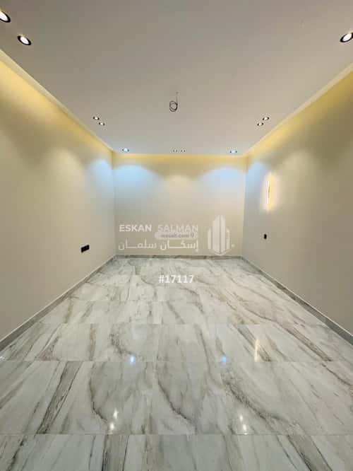 فيلا 305 متر مربع شرقية على شارع 15م الرحاب، الطائف