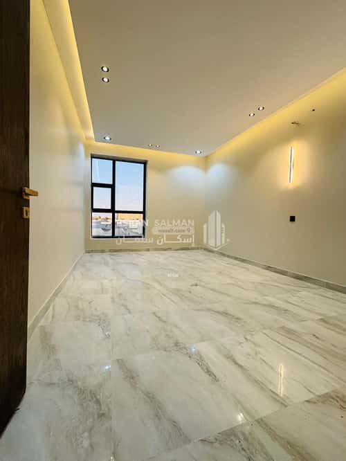 فيلا 305 متر مربع شرقية على شارع 15م الرحاب، الطائف