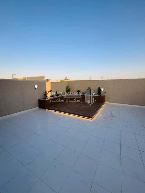 فيلا 305 متر مربع شرقية على شارع 15م الرحاب، الطائف