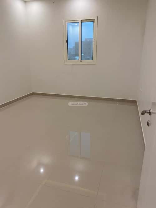 شقة 4 غرف في الملقا