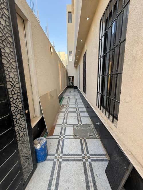 Floor 211.88 SQM with 5 Bedrooms Al-Janadriyah, East Riyadh, Riyadh