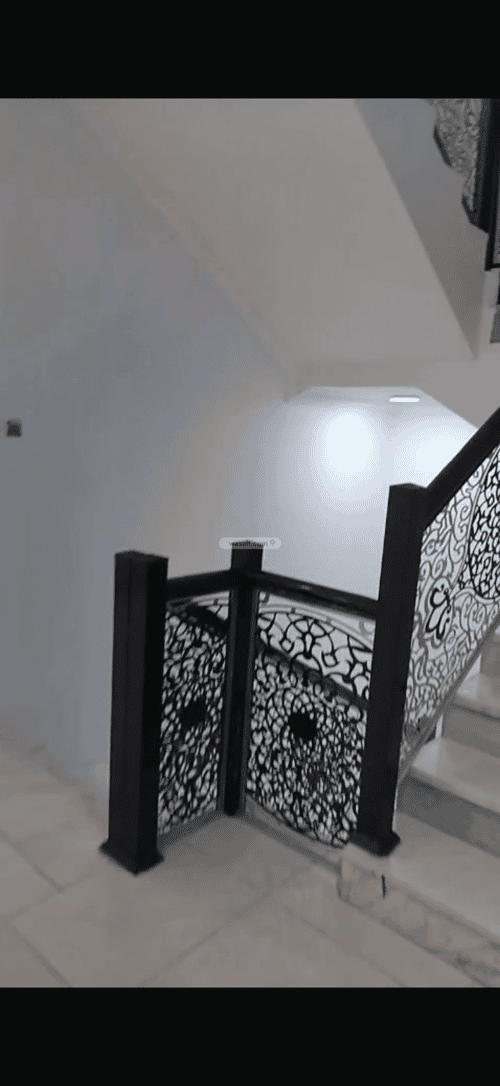 فيلا 250 متر مربع جنوبية على شارع 18م ضاحية الملك فهد، الدمام