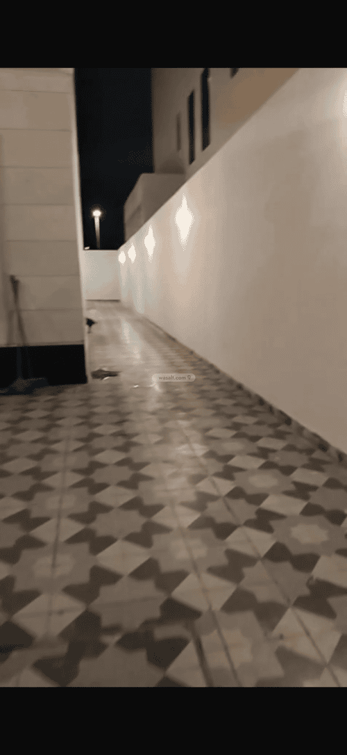 فيلا 250 متر مربع جنوبية على شارع 18م ضاحية الملك فهد، الدمام