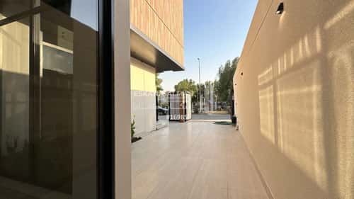 فيلا 259.6 متر مربع جنوبية على شارع 15م الملز، وسط الرياض، الرياض