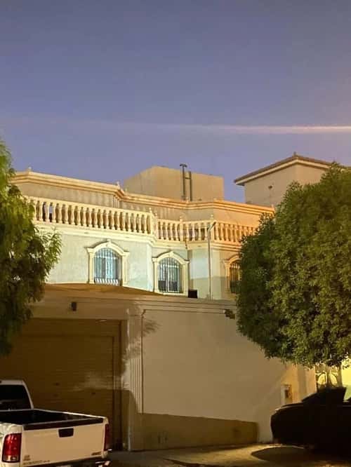 فيلا 600 متر مربع غربية على شارع 20م العاصمة، الدرعية