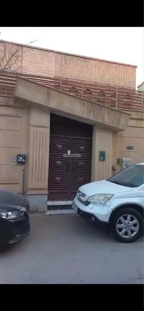 فيلا 500 متر مربع جنوبية على شارع 12م العليا، وسط الرياض، الرياض