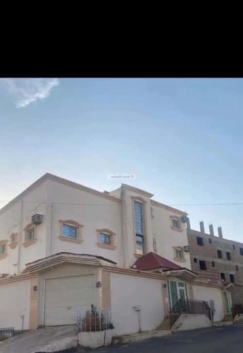 فيلا 663 متر مربع جنوبية شرقية على شارع 15م العزيزية الغربي، خميس مشيط