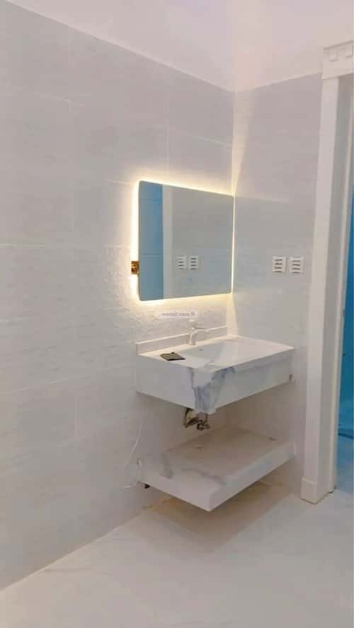 Floor 195 SQM with 5 bedrooms البرية، جنوب الرياض، الرياض