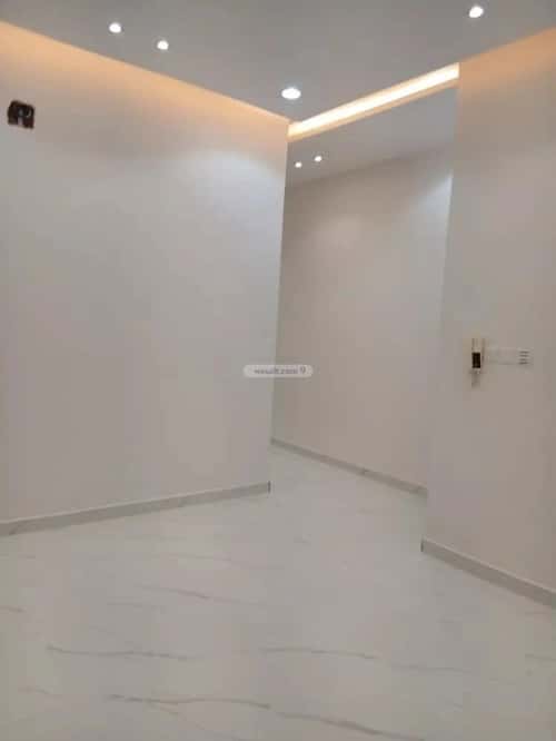 Floor 195 SQM with 5 bedrooms البرية، جنوب الرياض، الرياض