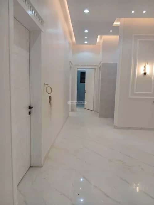 Floor 195 SQM with 5 bedrooms البرية، جنوب الرياض، الرياض