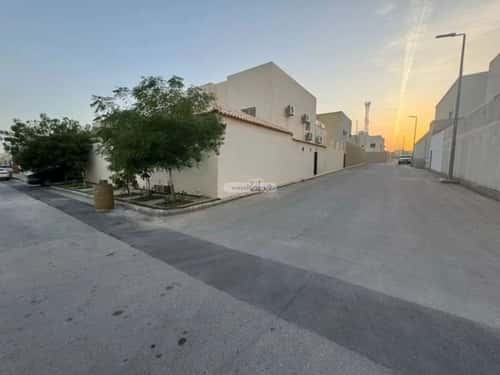 فيلا 500 متر مربع شرقية على شارع 20م عقرباء، الجبيلة