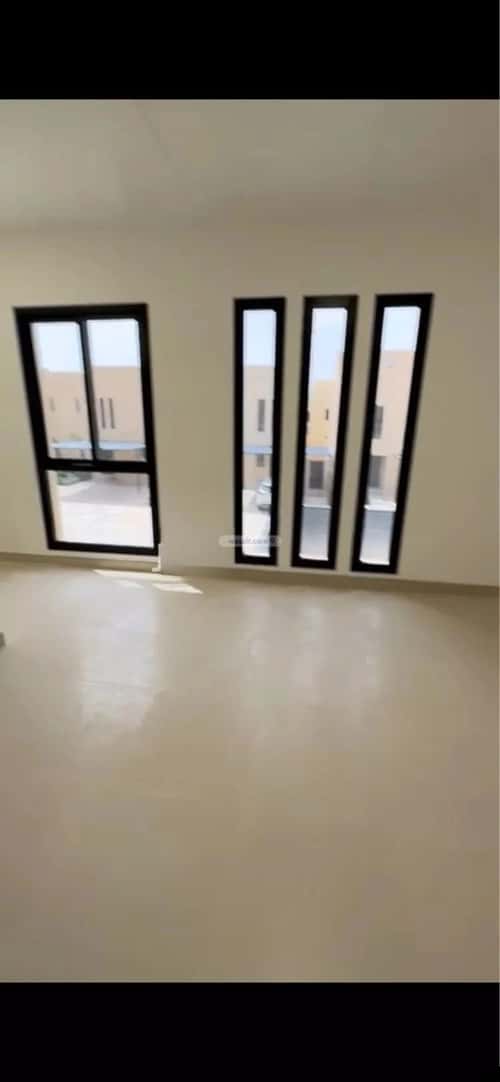 فيلا 400 متر مربع شمالية شرقية على شارع 12م سدرة، الرياض